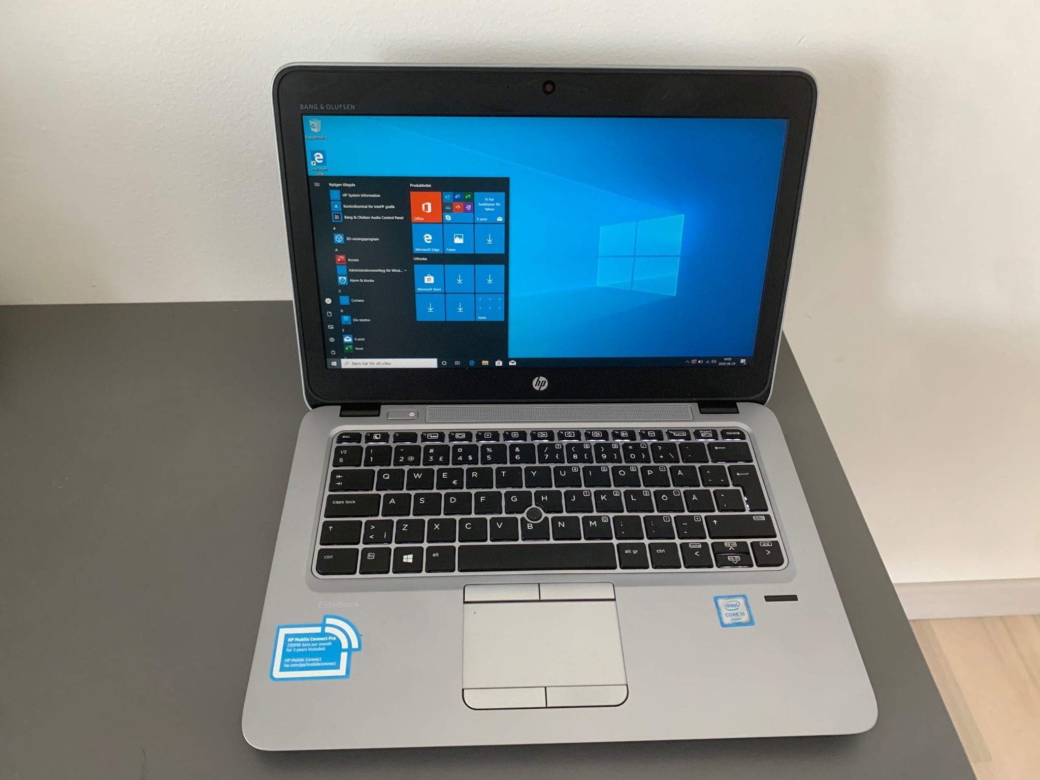 HP Elitebook 820 G3 Laptop-Intel Core i5 6th genration, 8GB DDR4, 256GB SSD, 12.5" display